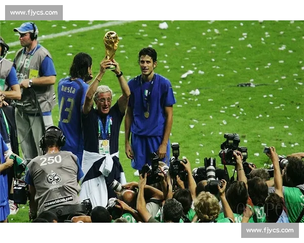 苏超球迷赛后 “最帅捡垃圾” 人走场净成文明标杆 苏超球迷赛后 “最帅捡垃圾” 人走场净成文明标杆