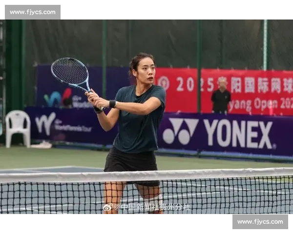 2025 贵州中老年网球赛贵阳开赛 银发选手挥拍展健康风采